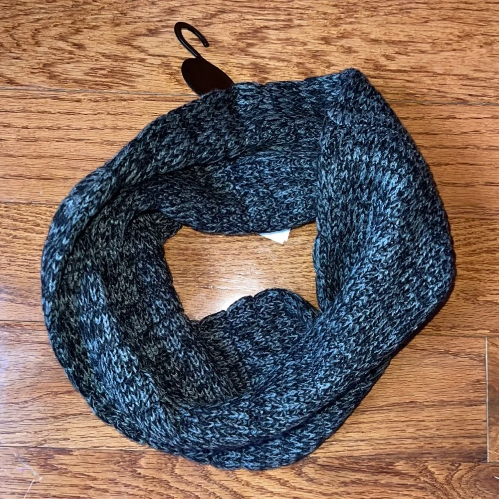 Scarf - Picture 1 of 4